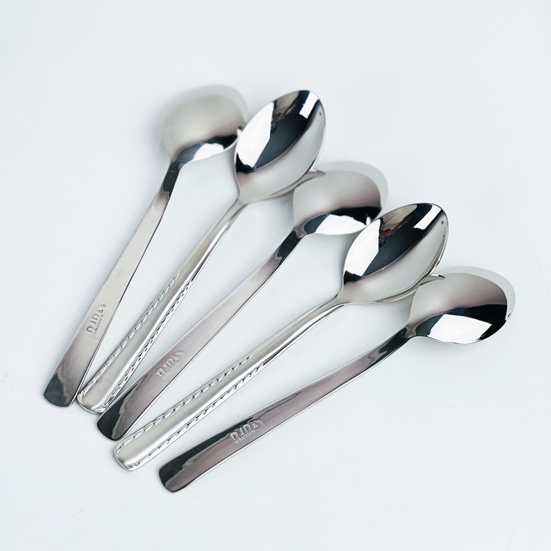 طقم معالق استانليس ستيل 12 قطعة صغيرة باللون الفضي