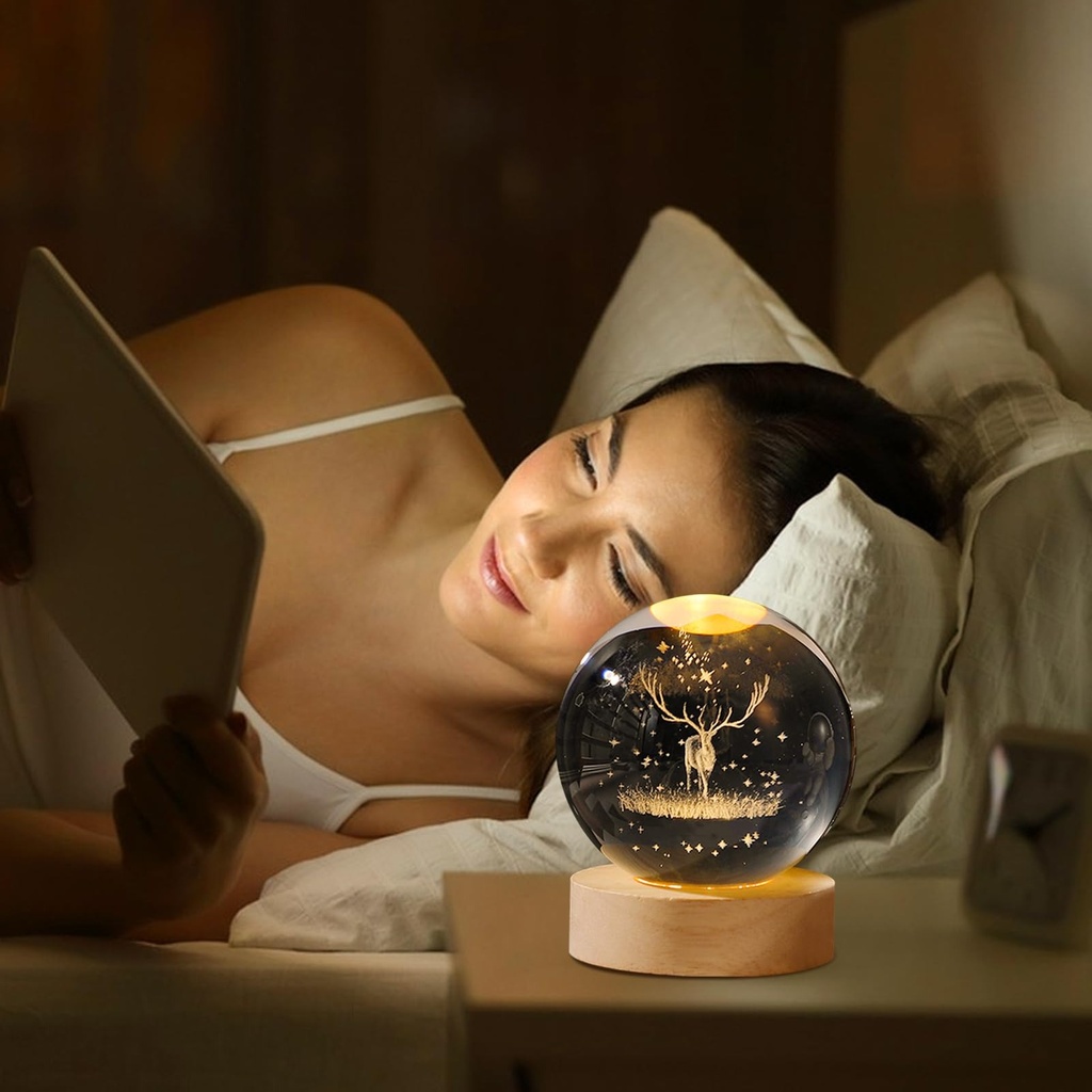 بلورة كريستال ثلاثية الابعاد بتصميم غزالة بقاعدة خشبية قابلة للفصل