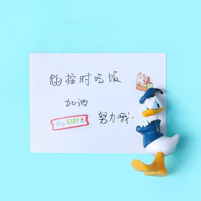 إكسسوار بتصميم بطوط لتزين تابلوه السيارة