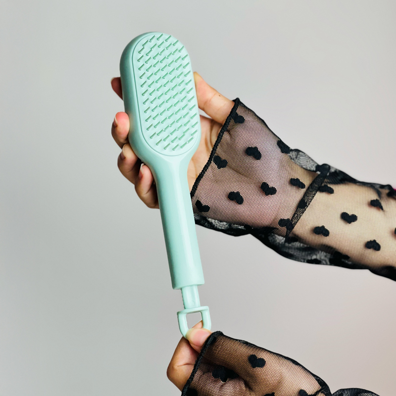 فرشة شعر لفك التشابك ذاتية التنظيف بتصميم قابل للسحب