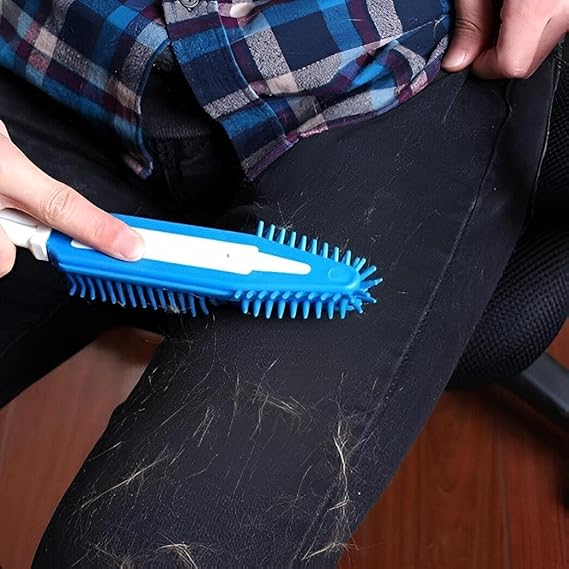 فرشة سيليكون لإزالة شعر الحيوانات الأليفة مع مقبض مريح لسهولة الاستخدام