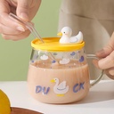 مج زجاج 450 ملي بغطاء سيليكون مزين ببطة وشاليموه لسهولة الشرب للمشروبات الساخنة والباردة بيد