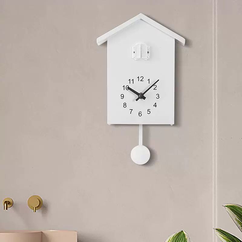 ساعة حائط بتصميم منزل وطائر الوقواق مع بندول