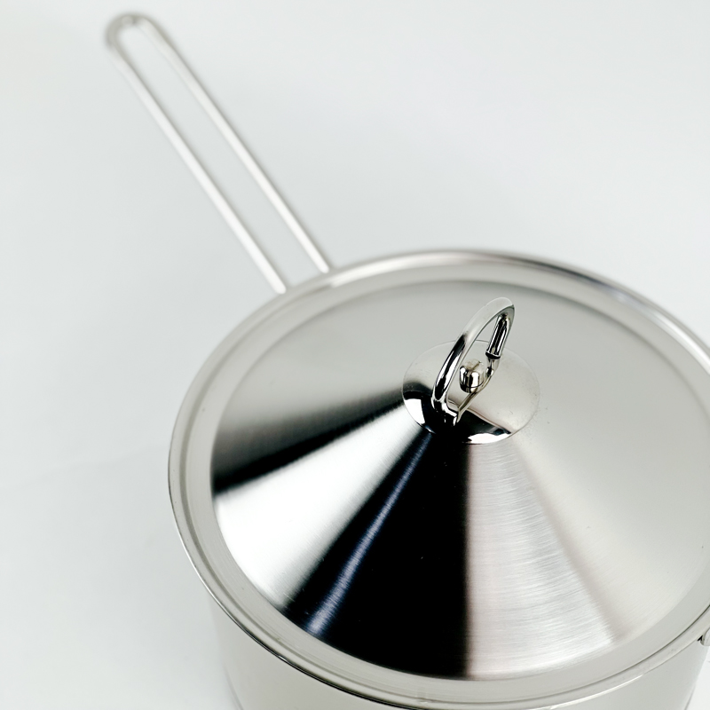 كسرولة استانلس استيل بغطاء ويد لسهولة الحمل  - مقاس 22سم