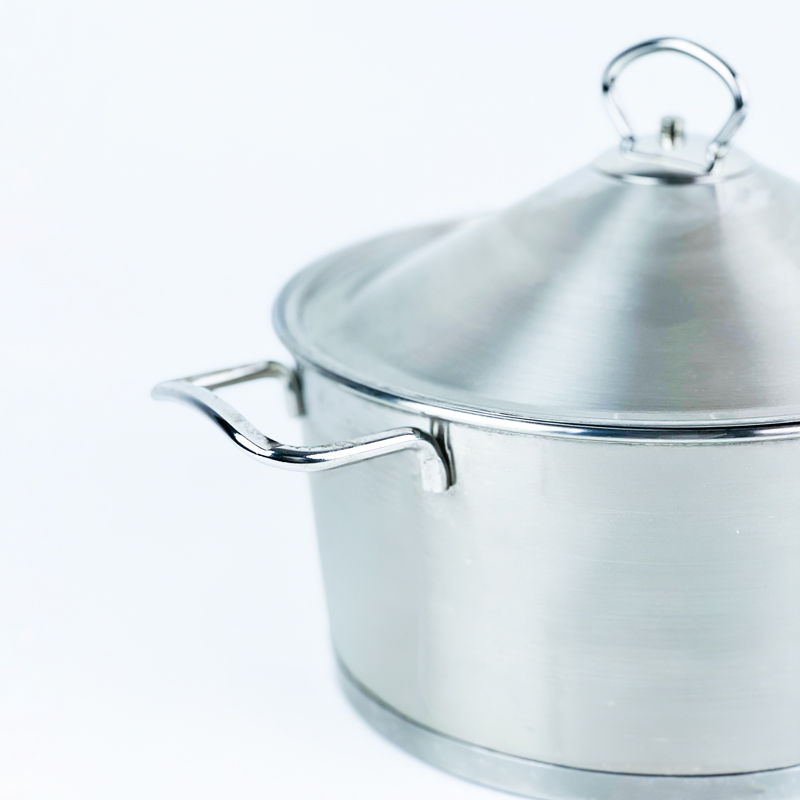 حلة استانلس استيل مقاس 24 * 12سم بغطاء ويدين لسهولة الحمل