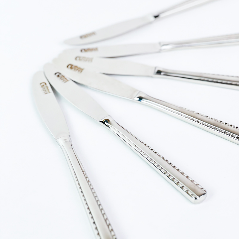 طقم سكاكين عشاء 12 قطعة استانليس ستيل باللون الفضي بمقبض مزخرف