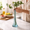 فازة ورد شيك طويلة باللون الأخضر لتجديد ديكور البيت