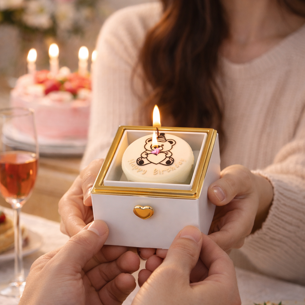 صندوق سحري دوار على شكل كعكة عيد ميلاد لتقديم الخاتم أو السلسلة كهدية مفاجئة