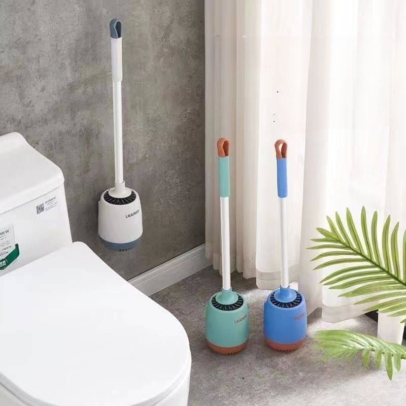 فرشة تواليت سيليكون بقاعدة بفتحات لتصريف المياه مع لصق دبل فيس لتعليقه بسهولة