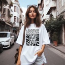 Do You Know Who You Are ? تيشيرت اوفر سايز قطن باللون الابيض للنساء