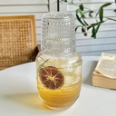 طقم تقديم  زجاجة وكوباية للمشروبات والمياه من الزجاج المنقوش 500 مللي