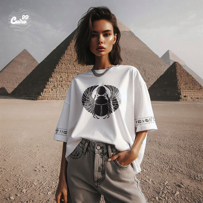 Egyptian scarab beetle تيشيرت اوفر سايز قطن باللون الابيض للنساء