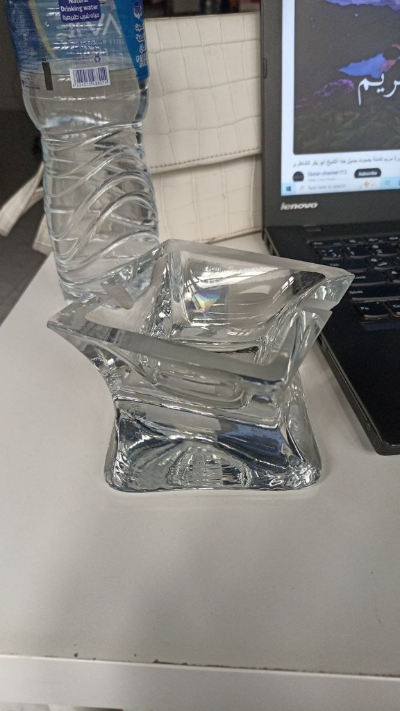 طفاية سجائر زجاج كريستالي بشكل مميز