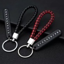 عرض 2 ميدالية مضفرة من الجلد لمفاتيح السيارة والمنزل