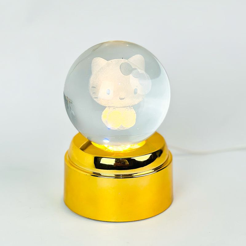 بلورة كريستال ثلاثية الابعاد بتصميم كيتي بقاعدة خشبية قابلة للفصل