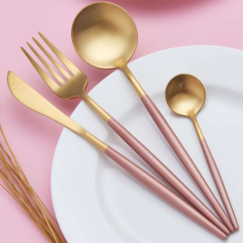 طقم معالق وشوك وسكاكين 24 قطعة جولد بمقبض بينك أنيق