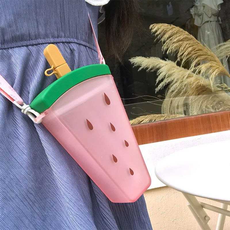 زمزمية على شكل أيس كريم مع حزام كروس للمدرسة والنادي 300 مللي