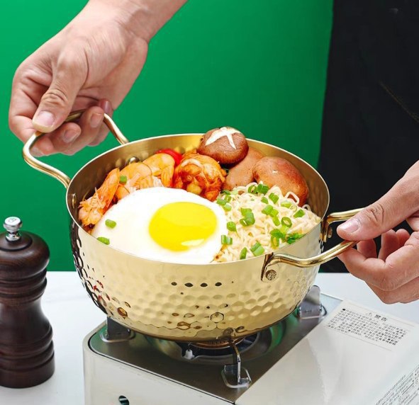 حلة عميقة لتسوية وتقديم الطعام من الاستانليس ستيل مطلية باللون الذهبي 16 سم