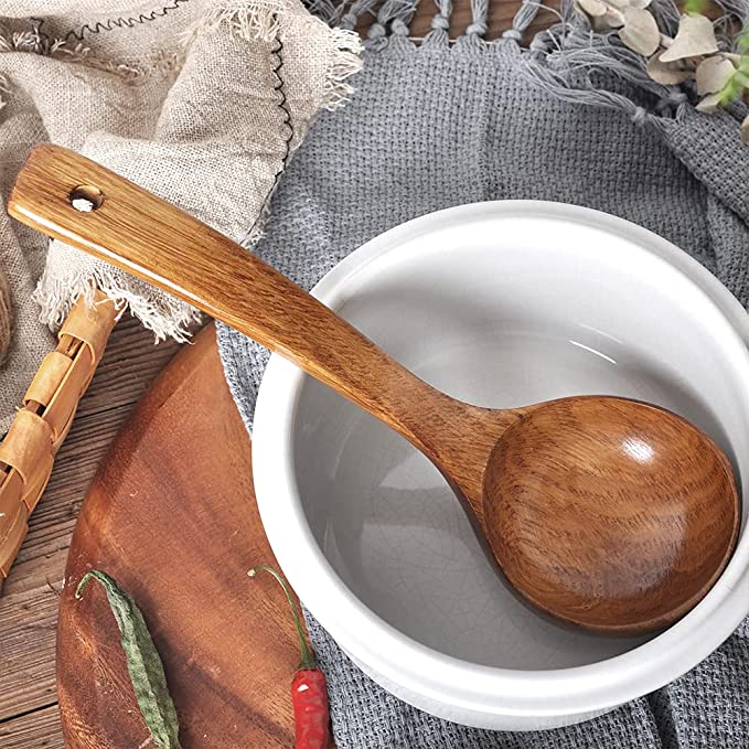 مغرفة خشبية بمقبض منحني طويل للخضار والشوربة والأرز بفتحه للتعليق في المطبخ