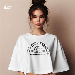 Feel Your Feelings كروب توب اوفر سايز قطن باللون الأبيض
